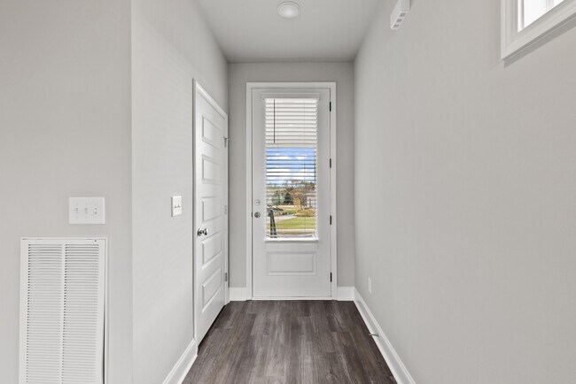 Building Photo - 232 Franklin St