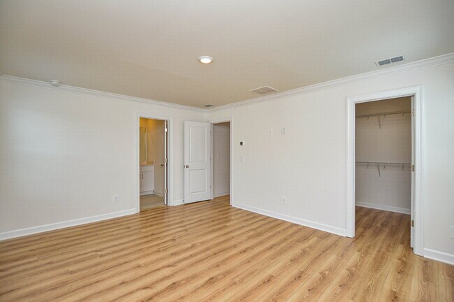 Building Photo - 266 Tiger Lily Dr