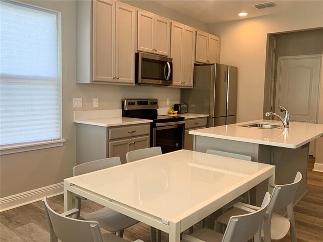 Building Photo - 8261 Lindahl Aly