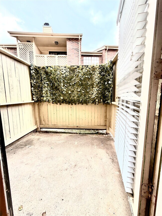 Building Photo - 2121 El Paseo St