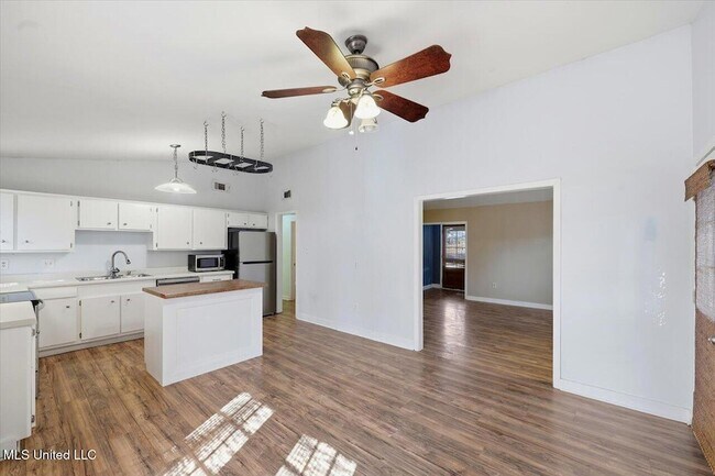 Building Photo - 1206 Arlington St