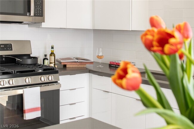 Building Photo - 11055 S Las Vegas Blvd