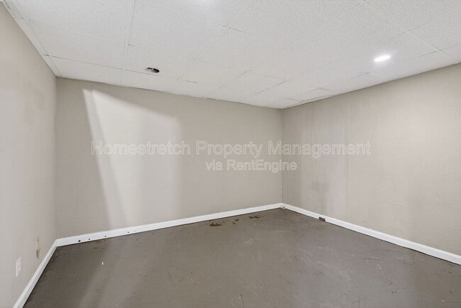 Building Photo - 2385 Greenbriar Dr