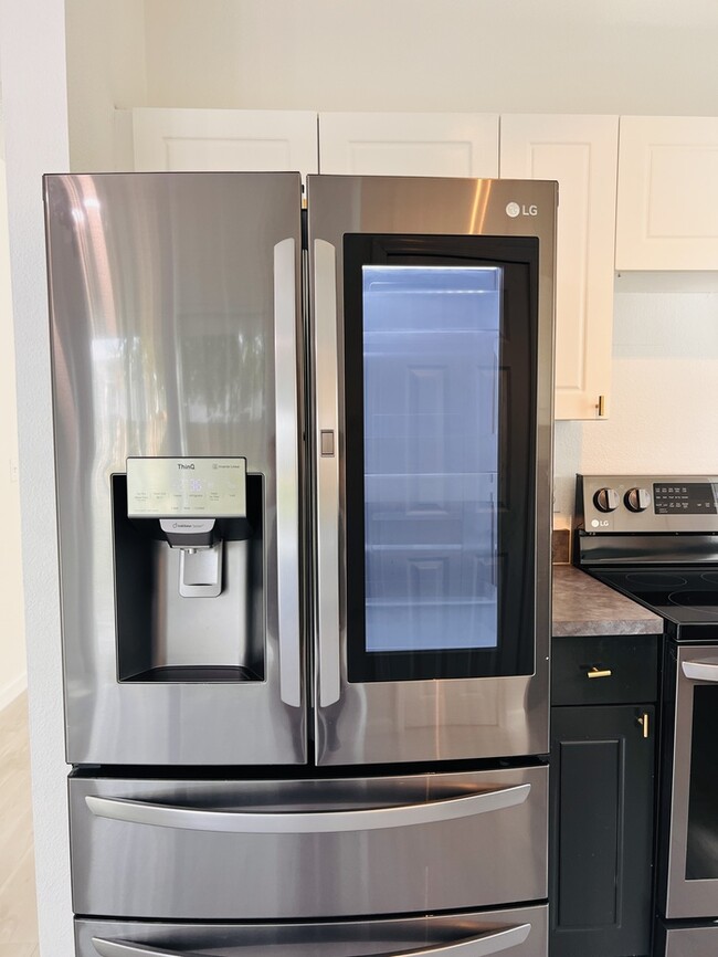 Building Photo - Beautifully Updated 4 bed 2 bath 2 car gar...