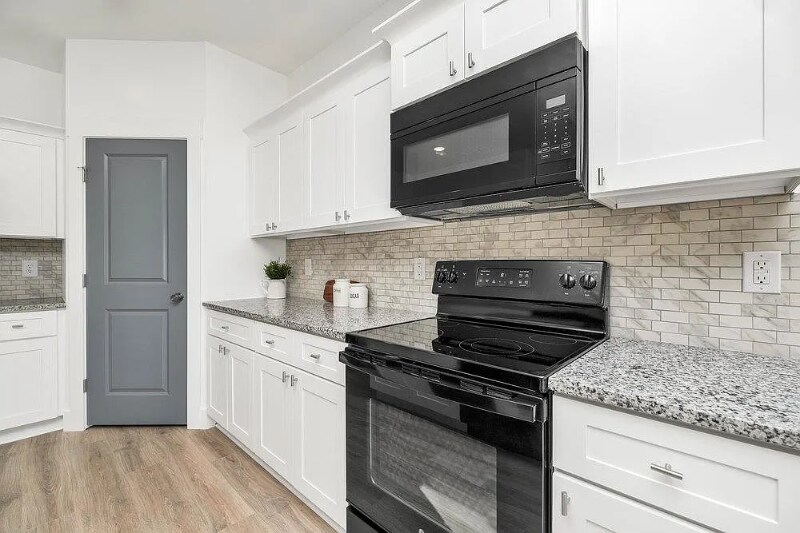 Building Photo - 206 Essex Dr