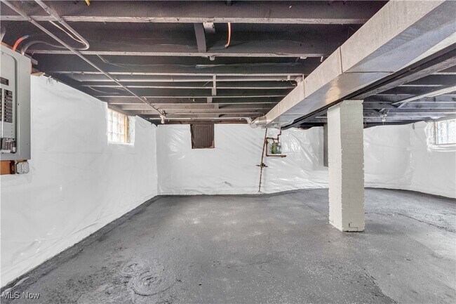 Building Photo - 1344 E 112th St