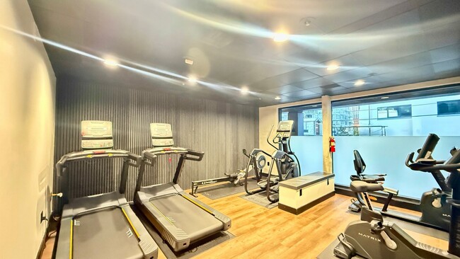 Building Photo - Bright 1BR/1BA w/ City Views, Amenities and just Steps to Embarcadero -AMSI