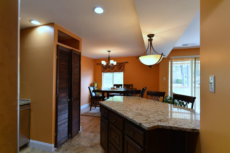 Building Photo - 18601 Walkers Choice Rd