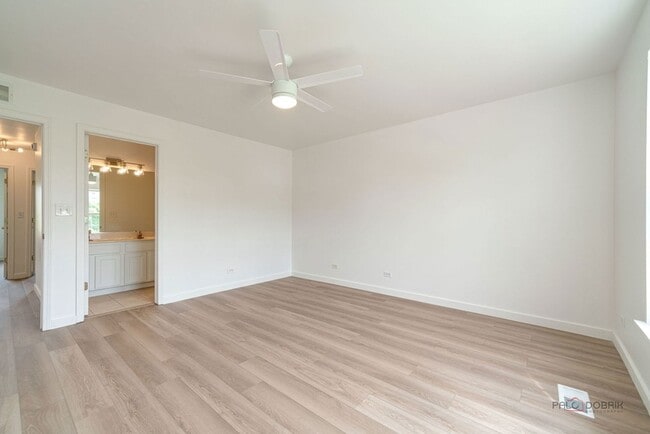 Building Photo - 178 W Hampton Dr
