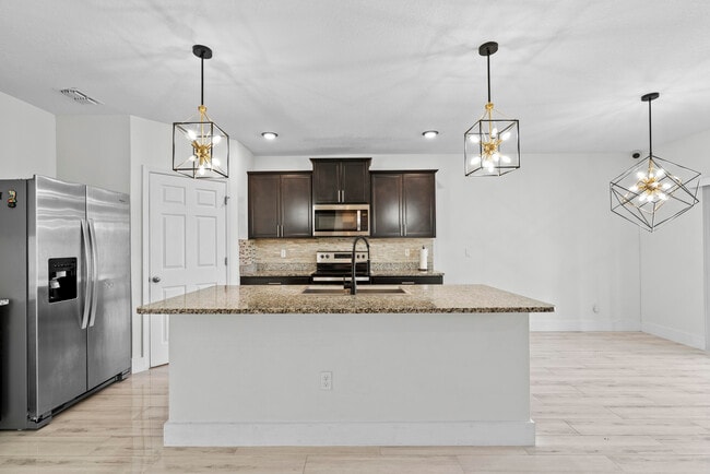 Building Photo - 6455 NW Castlebrook Ave