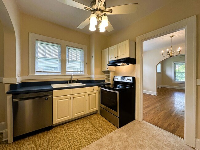 Building Photo - Beautiful, Historic House! Hardwood Floors, Full Basement, Detached Garage; W/D, Pets Ok!