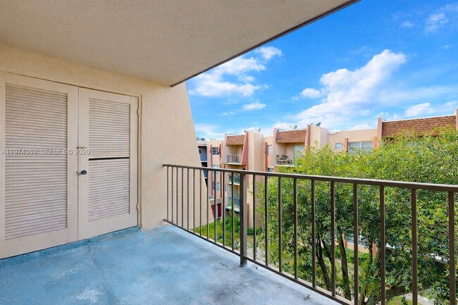 Building Photo - 13715 Kendale Lakes Cir