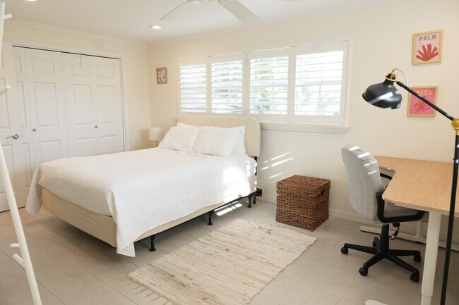 Building Photo - 2412 Clematis St