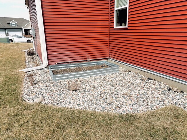 Building Photo - Solar Home!  Beautiful 4bed/3bath Single Family Home in Shakopee