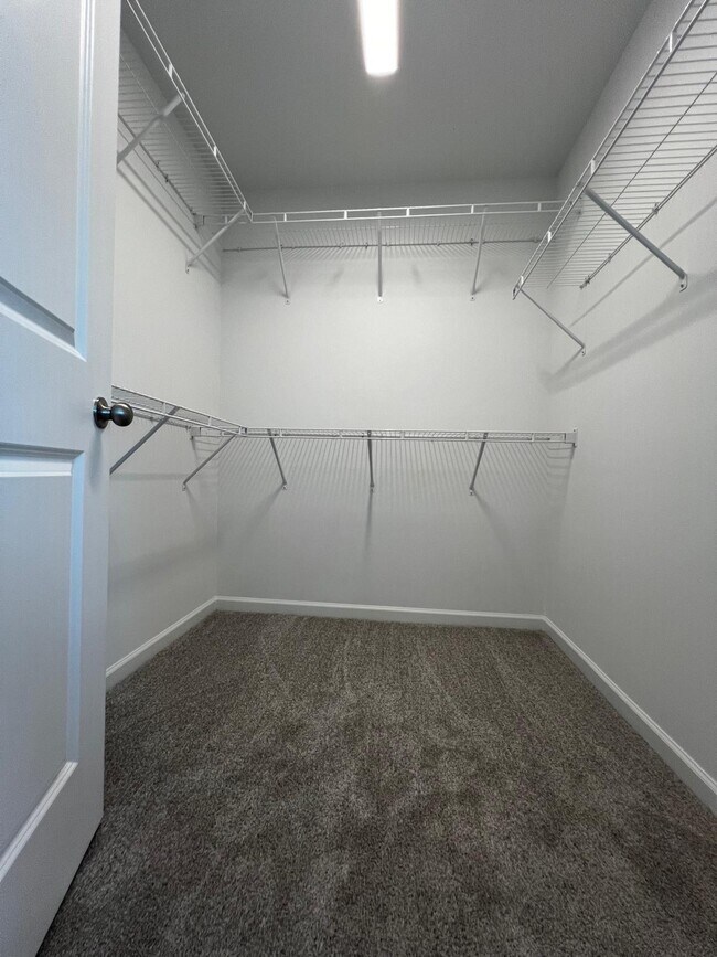 Building Photo - 168 Kobus Ct