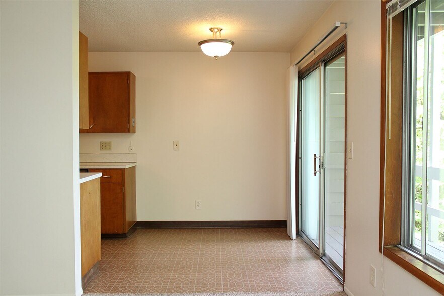 Building Photo - 1001 SW Woods St