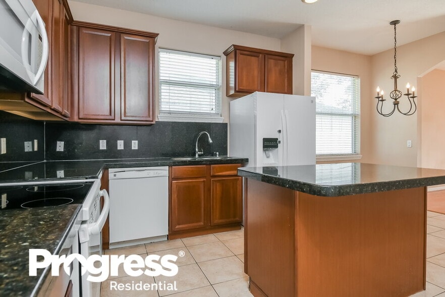 Building Photo - 537 Breezy Oak Way