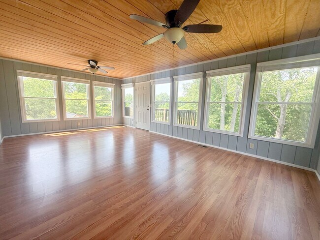 Building Photo - Sunroom, 2-Car Garage & Lawn Care Included | Pet-Friendly Cookeville Home