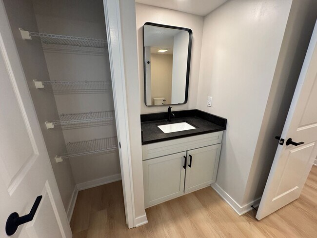 Building Photo - 1234-1236-1236 Summit St