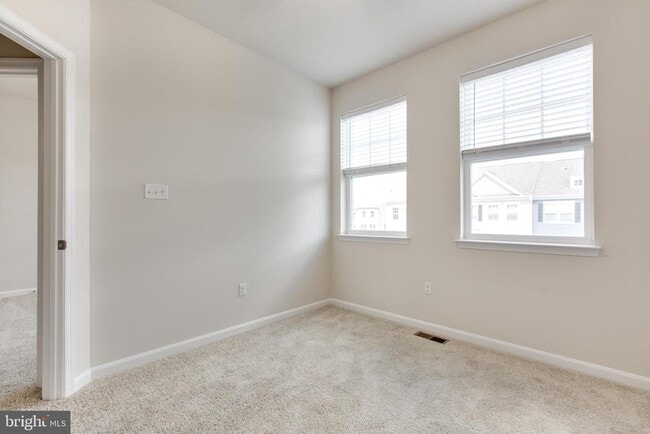 Building Photo - 3117 Laurel Hl Rd