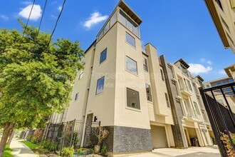 Building Photo - 113 Tuam St