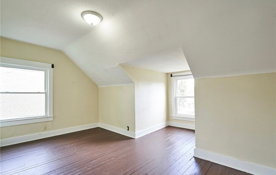 Building Photo - 1725 Woodland Ave NW