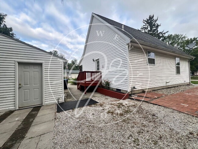 Building Photo - "Charming 3-Bedroom Home in Oregon.– Spaci...