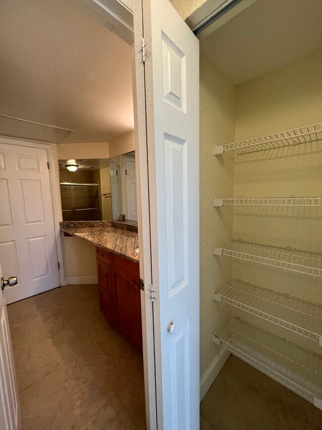 Building Photo - 2803 N Oakland Forest Dr