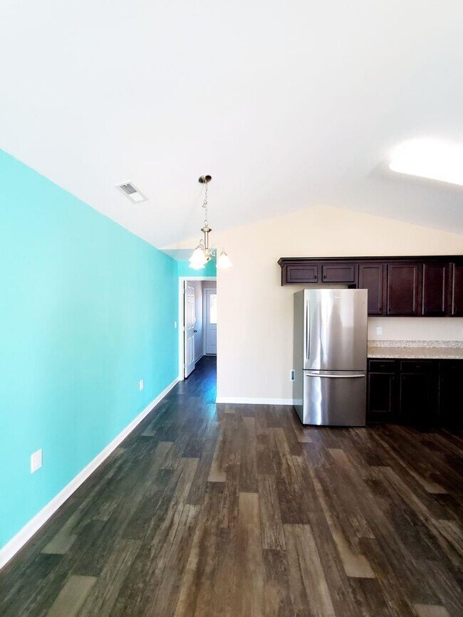 Building Photo - 1410 Boker Rd