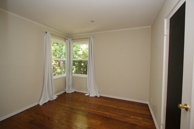 Building Photo - 1137 Forest Ave