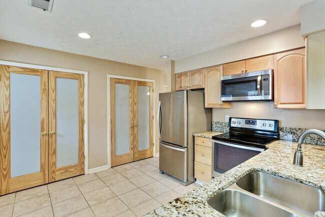 Building Photo - 2949 Torreya Way SE