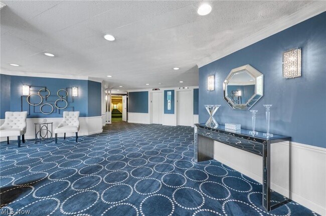 Building Photo - 2112 Acacia Park Dr