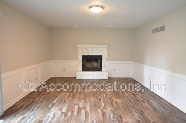 Building Photo - 1213 E Butterfield Pl