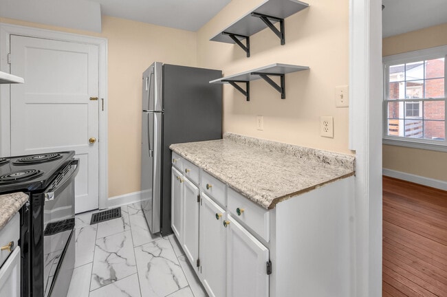 Building Photo - 494 Bob O Link Dr