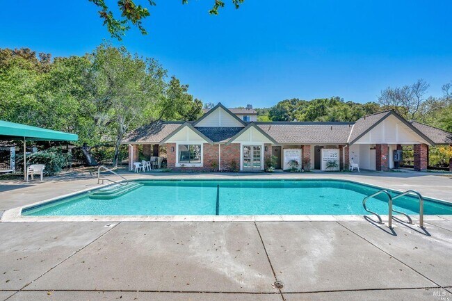 Building Photo - 16 Tudor Ct