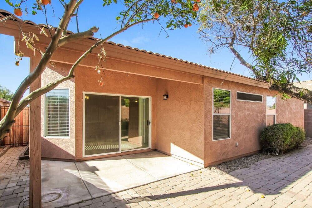 Building Photo - 2125 E Danbury Rd