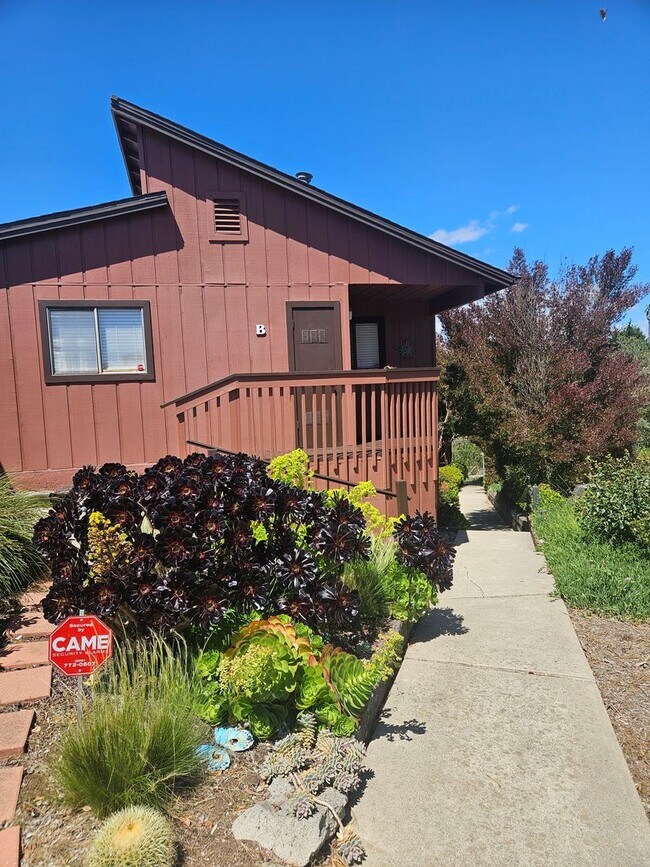 Building Photo - 2 bedroom condo near downtown Morro Bay