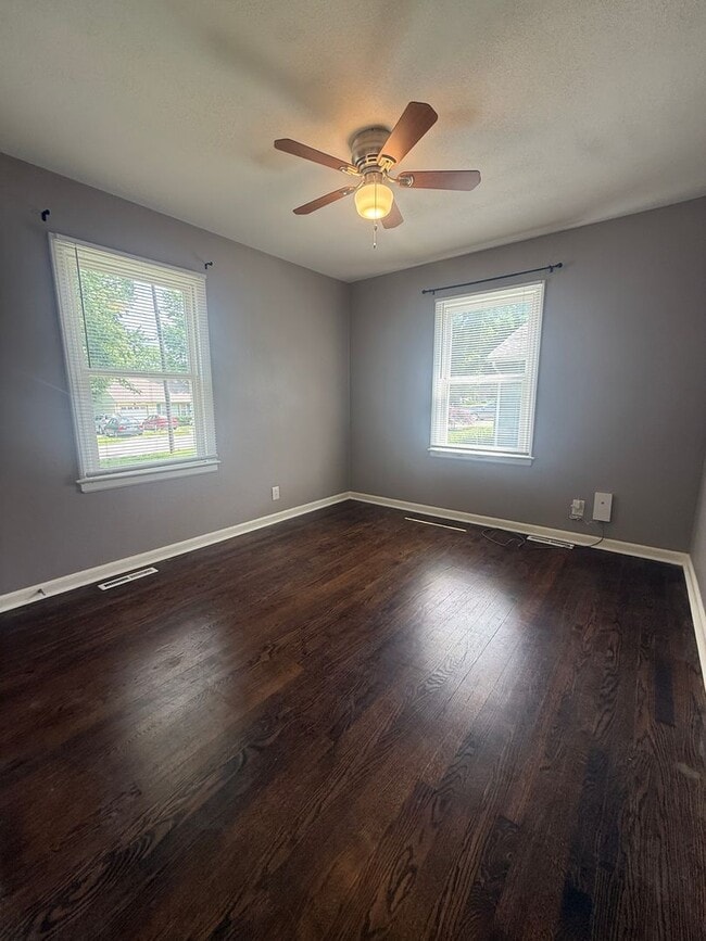 Building Photo - Charming 2-Bedroom, 1-Bath Home in Raytown, MO – Modern Finishes & Spacious Yard!