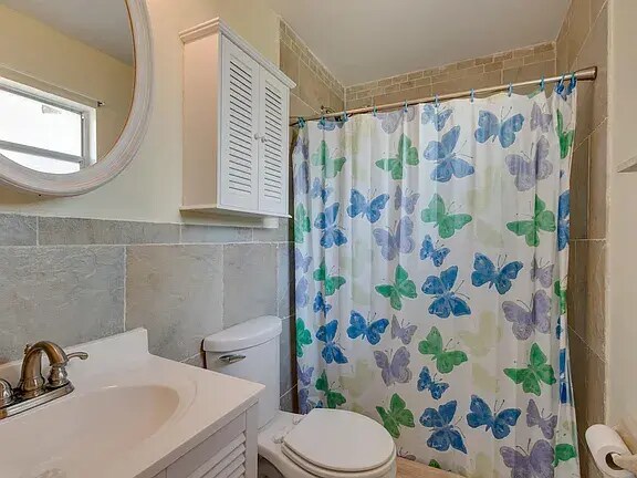 Building Photo - 1059 La Paloma Dr