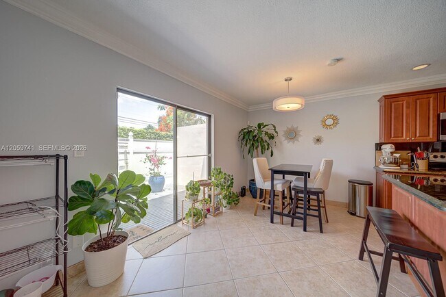 Building Photo - 5555 Ludlam Rd