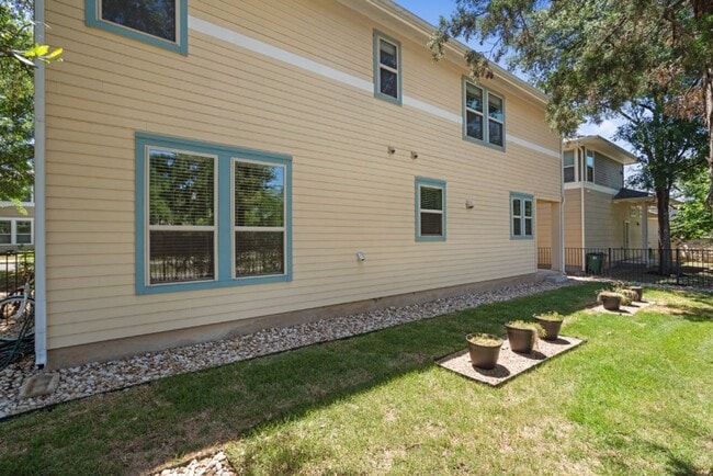 Building Photo - 11229 Avery Station Loop