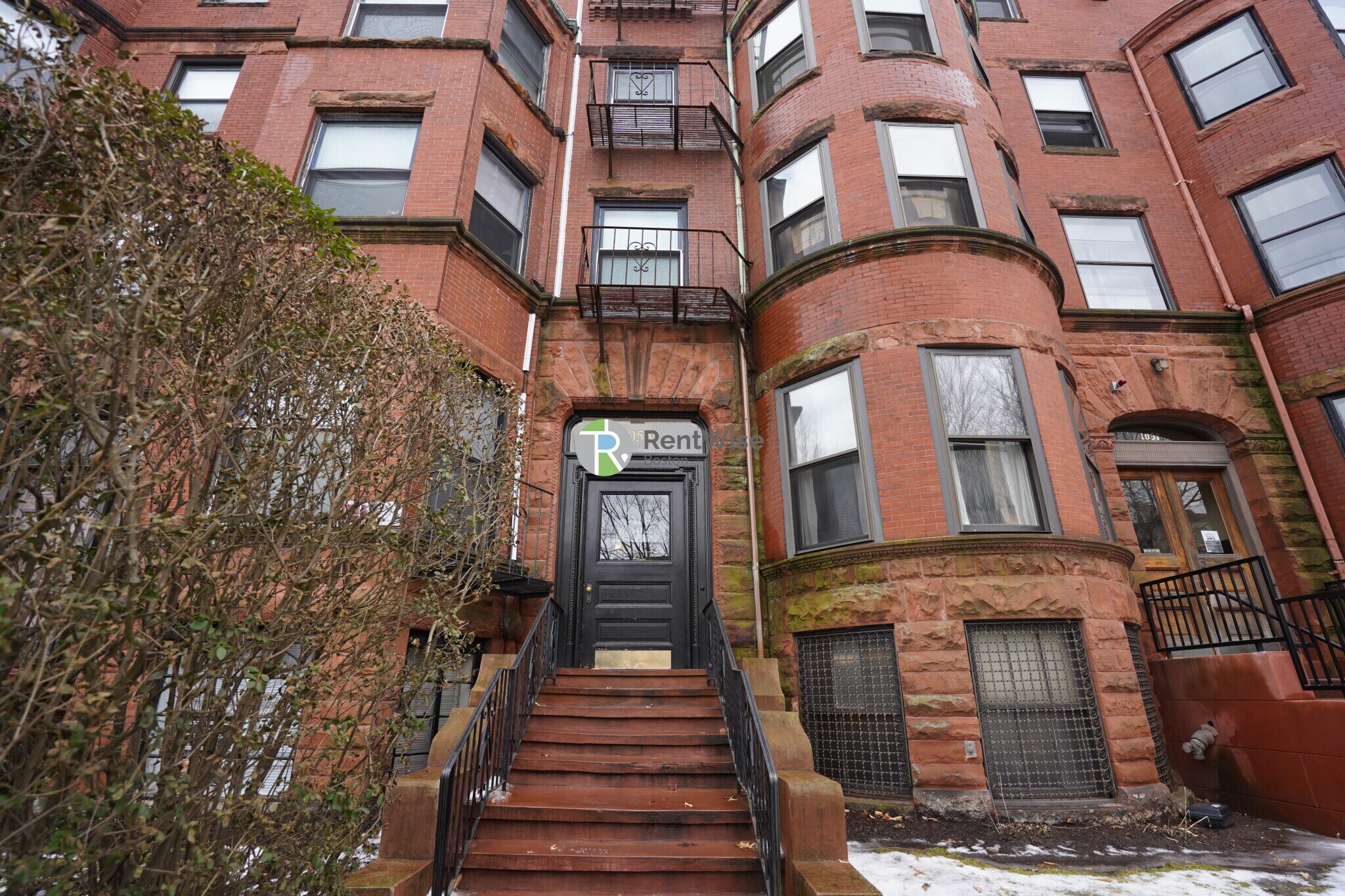 Building Photo - 1055 Beacon St