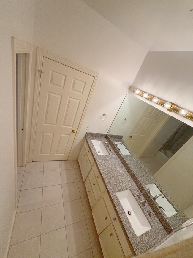 Building Photo - 11852 Taylorcrest Rd