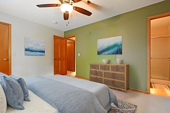 Building Photo - Spacious 3-Bedroom with Walkout and Fully ...