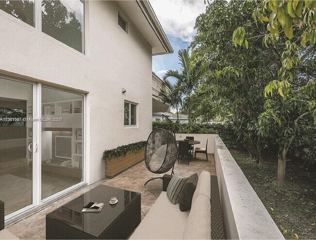 Building Photo - 4000 Alhambra Cir