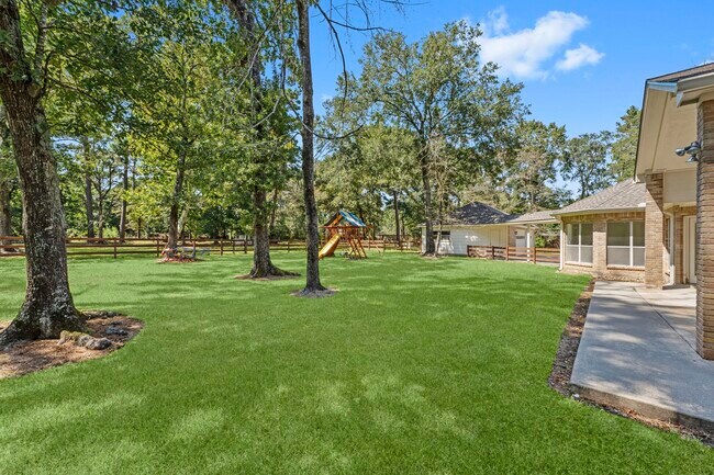 Building Photo - 15456 Pin Oak Dr