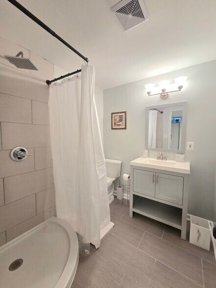 Building Photo - 5407 Leeway Ct