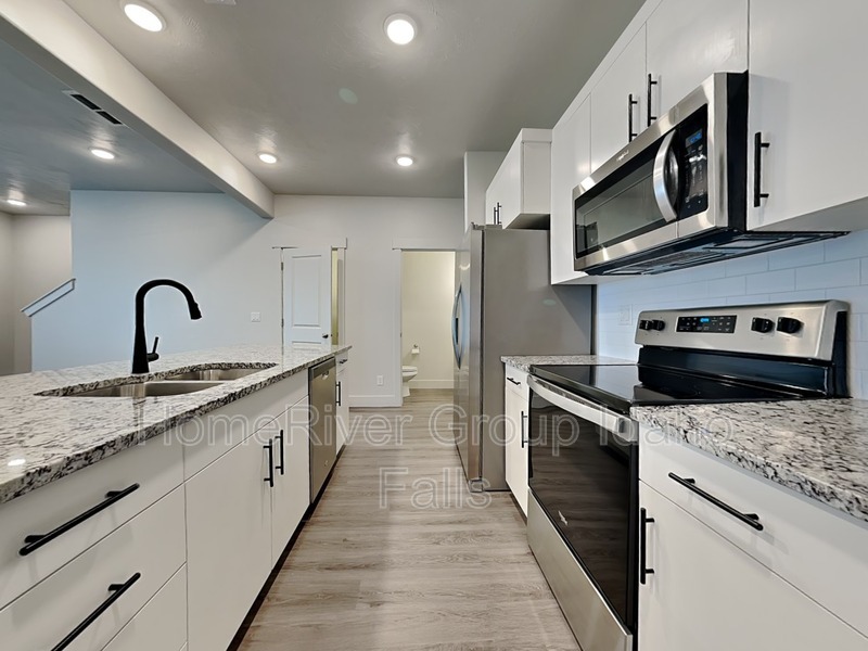 Building Photo - 651 S 2400 W