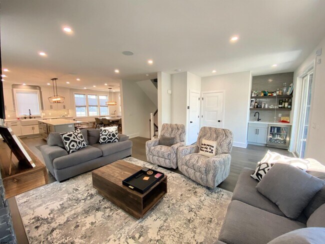 Building Photo - 16 A S Fredericksburg Ave