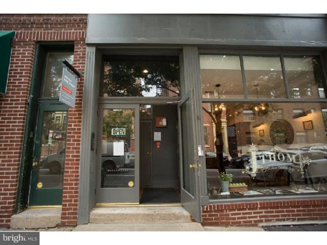 Building Photo - 924 Pine St
